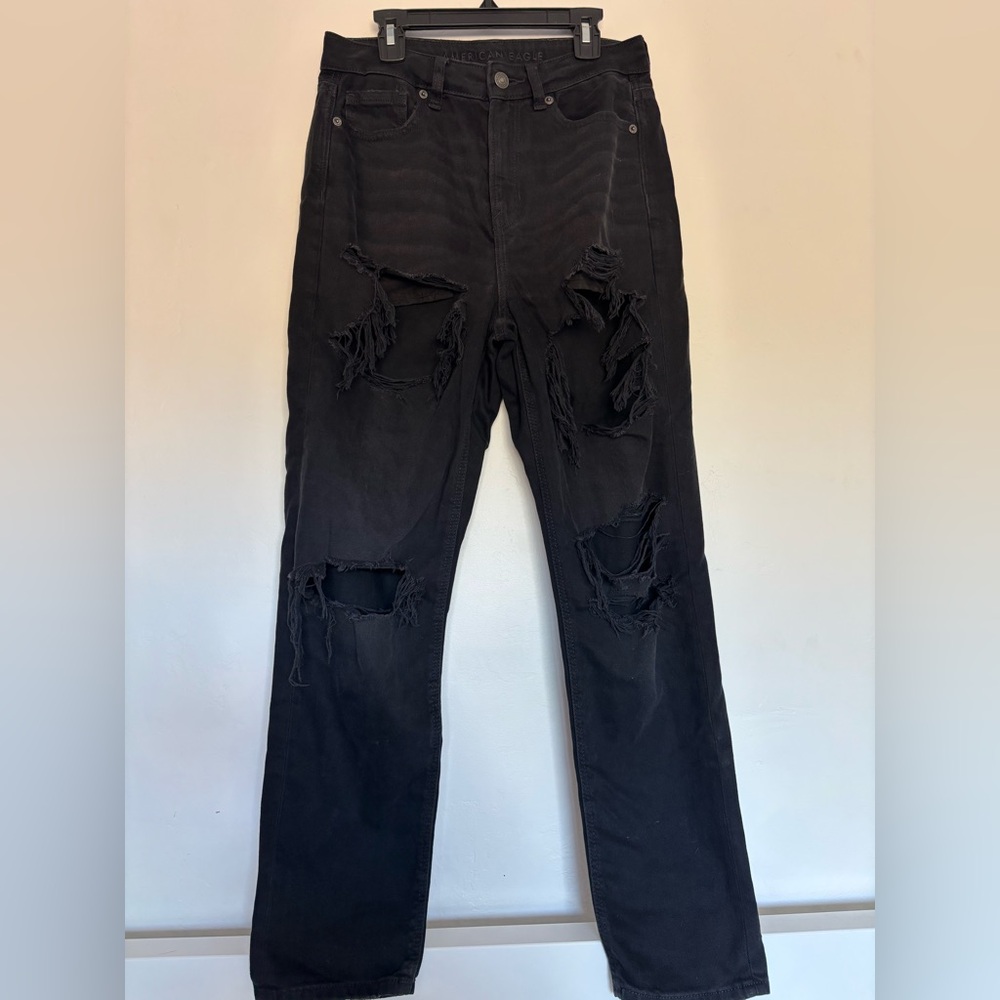 American Eagle high waisted ripped baggy jeans. Size 4. Black.